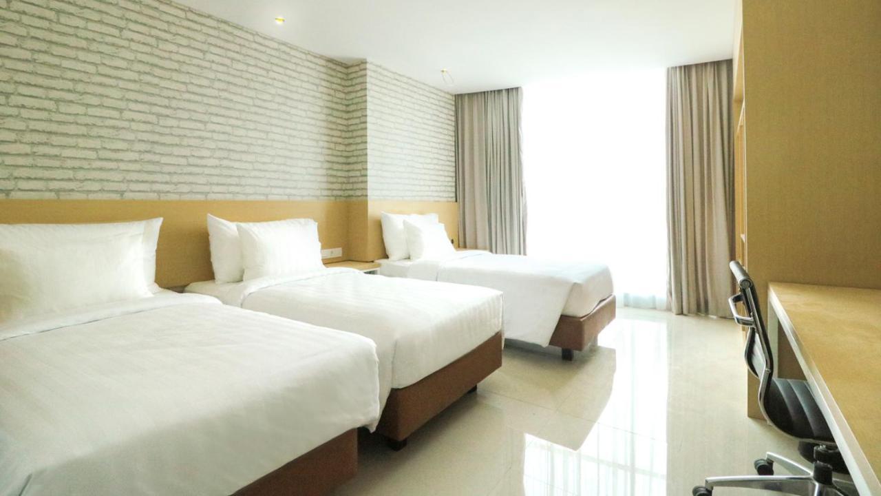 Palm Park Hotel Surabaia Exterior foto