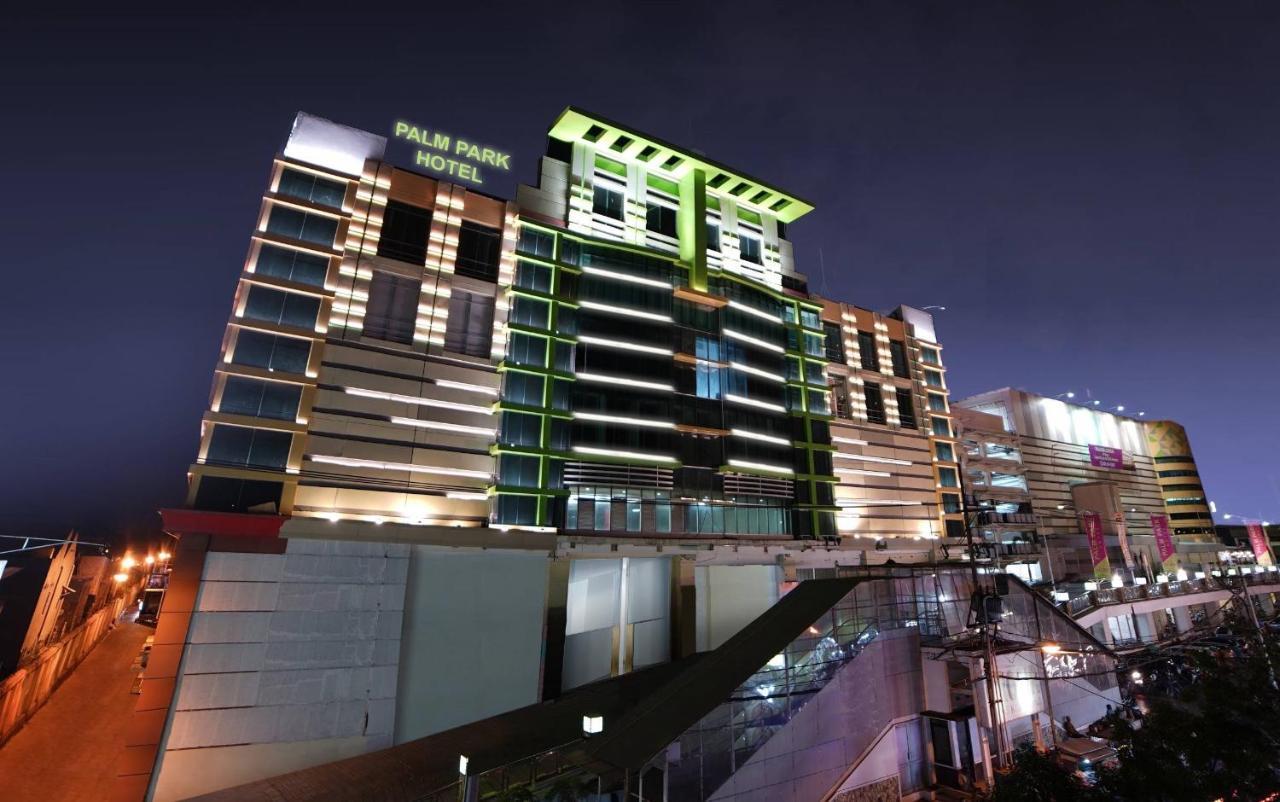 Palm Park Hotel Surabaia Exterior foto